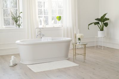 Freestanding Oval Tub
